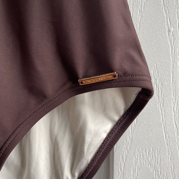 ☀️🏝️VINCE CAMUTO Plunging V-neck Swimsuit 8 - Picture 6 of 12